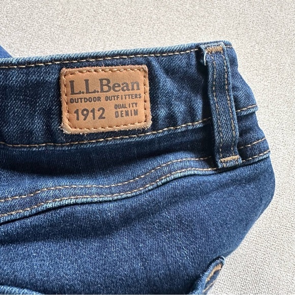 L.L. Bean Beanflex Bootcut Favorite Fit Jeans. 16 Petite. Dark wash. - Picture 5 of 12